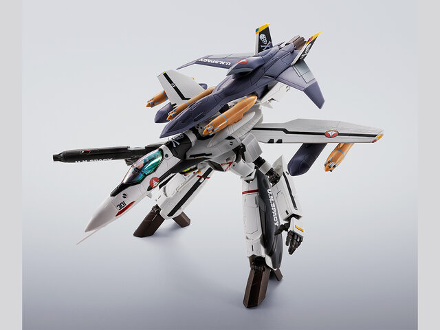 「マクロスゼロ」より、若き日のロイ・フォッカーが駆る「VF-0S」が最強装備で再登場！シリーズお馴染みの三段変形もバッチリ