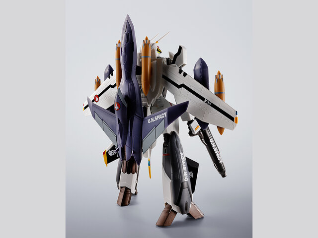 「マクロスゼロ」より、若き日のロイ・フォッカーが駆る「VF-0S」が最強装備で再登場！シリーズお馴染みの三段変形もバッチリ