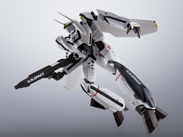 「マクロスゼロ」より、若き日のロイ・フォッカーが駆る「VF-0S」が最強装備で再登場！シリーズお馴染みの三段変形もバッチリ