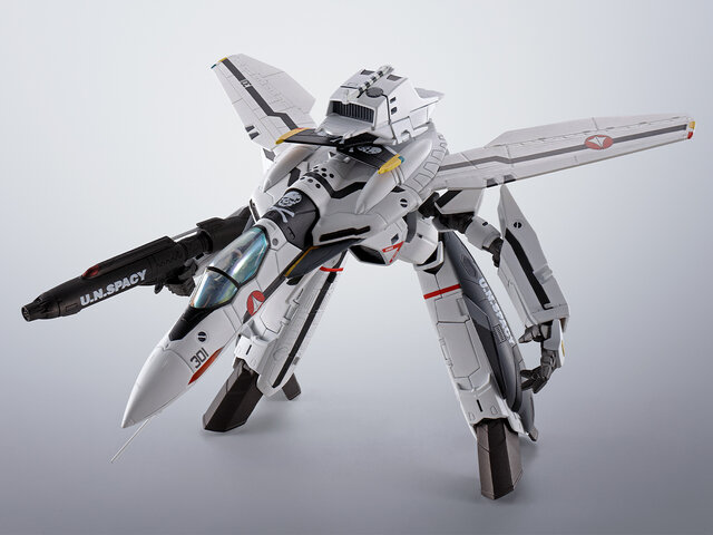 「マクロスゼロ」より、若き日のロイ・フォッカーが駆る「VF-0S」が最強装備で再登場！シリーズお馴染みの三段変形もバッチリ