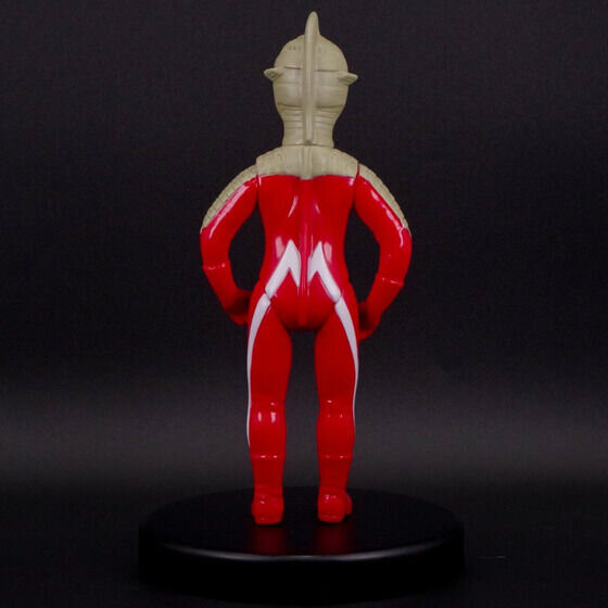 懐かしさ漂う昭和レトロカラー！「ウルトラセブン」人気キャラクターのフィギュア全5種ラインナップーメトロン星人は“ちゃぶ台”が付属
