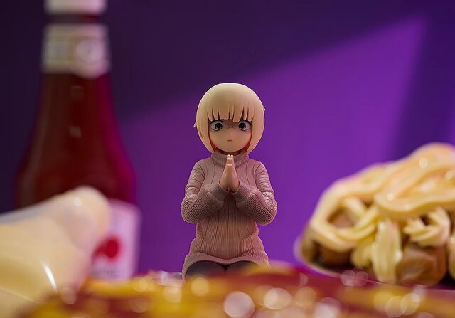 ムチムチニット&黒タイツの質感がバッチリ再現…！「ドカ食いダイスキ！もちづきさん」まさかの立体化
