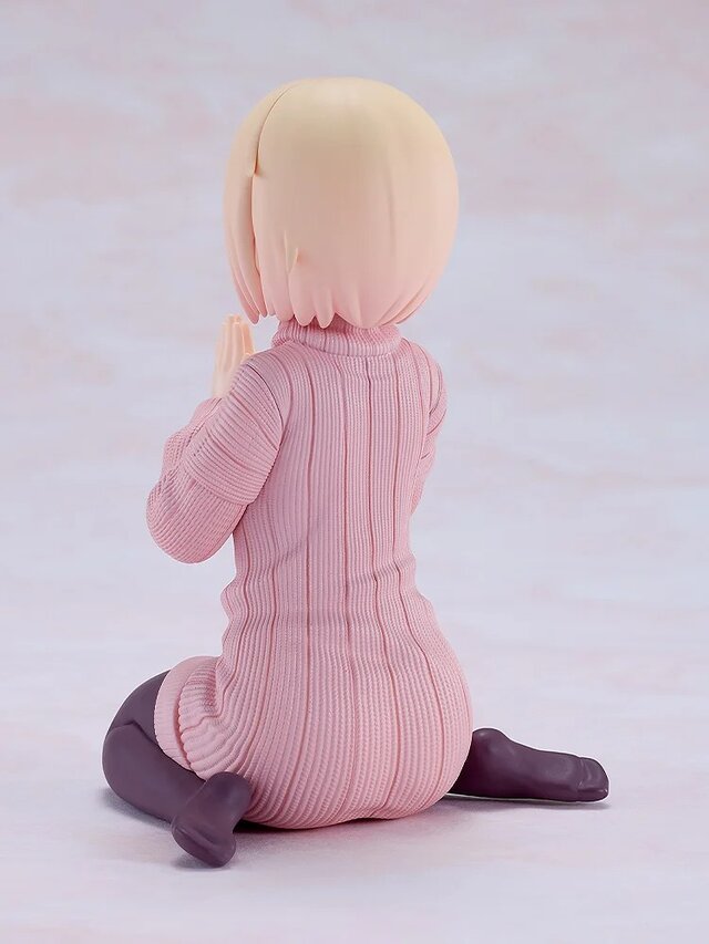 ムチムチニット&黒タイツの質感がバッチリ再現…！「ドカ食いダイスキ！もちづきさん」まさかの立体化