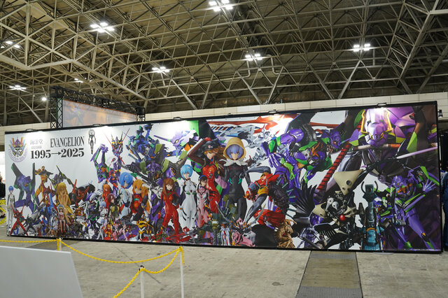 綾波レイ、アスカの大型造形物も！「エヴァワンフェス」珠玉の作品が大集結、放送30周年を記念した特別コラボ企画の様子をお届け【WF2025夏】
