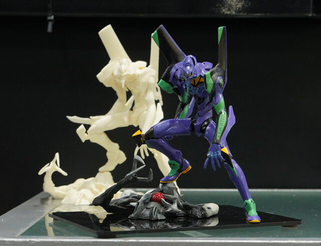 綾波レイ、アスカの大型造形物も！「エヴァワンフェス」珠玉の作品が大集結、放送30周年を記念した特別コラボ企画の様子をお届け【WF2025夏】