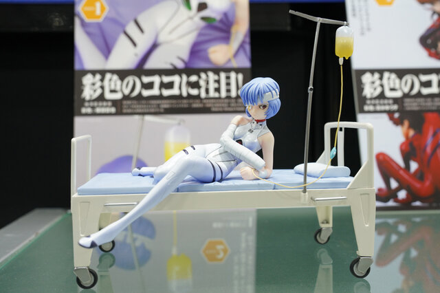 綾波レイ、アスカの大型造形物も！「エヴァワンフェス」珠玉の作品が大集結、放送30周年を記念した特別コラボ企画の様子をお届け【WF2025夏】