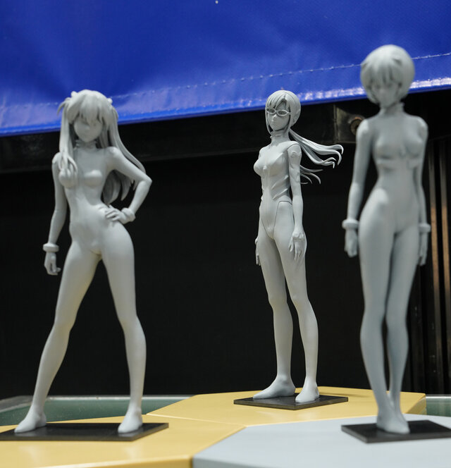 綾波レイ、アスカの大型造形物も！「エヴァワンフェス」珠玉の作品が大集結、放送30周年を記念した特別コラボ企画の様子をお届け【WF2025夏】