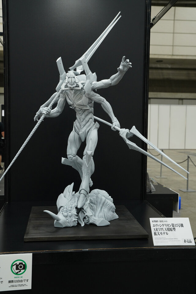 綾波レイ、アスカの大型造形物も！「エヴァワンフェス」珠玉の作品が大集結、放送30周年を記念した特別コラボ企画の様子をお届け【WF2025夏】