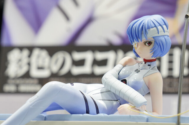 綾波レイ、アスカの大型造形物も！「エヴァワンフェス」珠玉の作品が大集結、放送30周年を記念した特別コラボ企画の様子をお届け【WF2025夏】