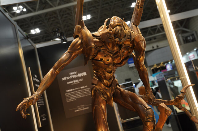 綾波レイ、アスカの大型造形物も！「エヴァワンフェス」珠玉の作品が大集結、放送30周年を記念した特別コラボ企画の様子をお届け【WF2025夏】