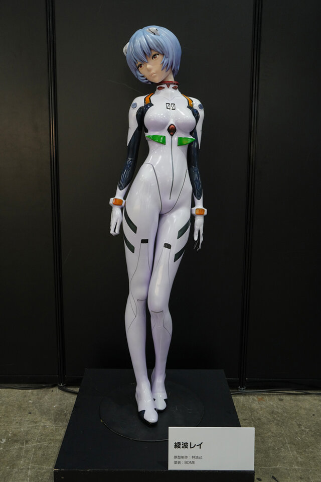 綾波レイ、アスカの大型造形物も！「エヴァワンフェス」珠玉の作品が大集結、放送30周年を記念した特別コラボ企画の様子をお届け【WF2025夏】