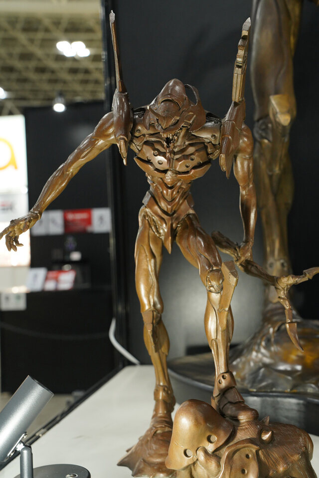 綾波レイ、アスカの大型造形物も！「エヴァワンフェス」珠玉の作品が大集結、放送30周年を記念した特別コラボ企画の様子をお届け【WF2025夏】
