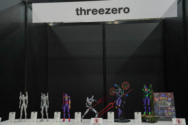 綾波レイ、アスカの大型造形物も！「エヴァワンフェス」珠玉の作品が大集結、放送30周年を記念した特別コラボ企画の様子をお届け【WF2025夏】