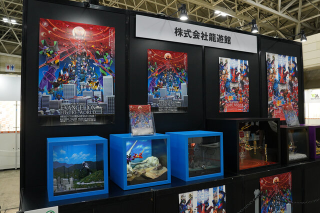 綾波レイ、アスカの大型造形物も！「エヴァワンフェス」珠玉の作品が大集結、放送30周年を記念した特別コラボ企画の様子をお届け【WF2025夏】