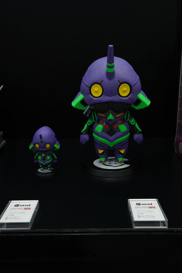 綾波レイ、アスカの大型造形物も！「エヴァワンフェス」珠玉の作品が大集結、放送30周年を記念した特別コラボ企画の様子をお届け【WF2025夏】