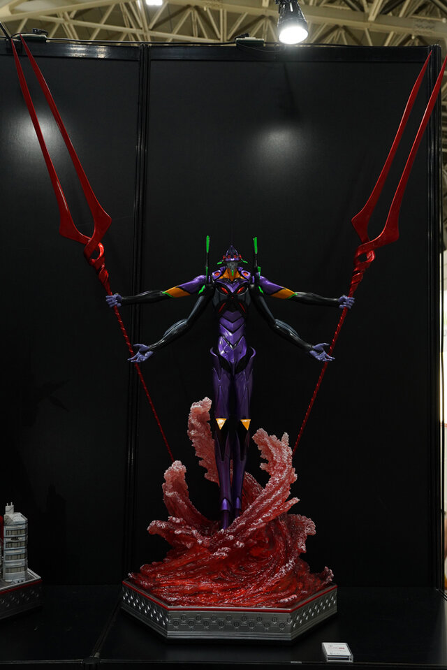 綾波レイ、アスカの大型造形物も！「エヴァワンフェス」珠玉の作品が大集結、放送30周年を記念した特別コラボ企画の様子をお届け【WF2025夏】