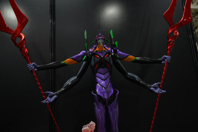 綾波レイ、アスカの大型造形物も！「エヴァワンフェス」珠玉の作品が大集結、放送30周年を記念した特別コラボ企画の様子をお届け【WF2025夏】