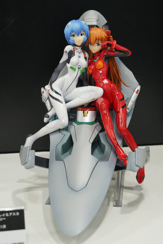 綾波レイ、アスカの大型造形物も！「エヴァワンフェス」珠玉の作品が大集結、放送30周年を記念した特別コラボ企画の様子をお届け【WF2025夏】