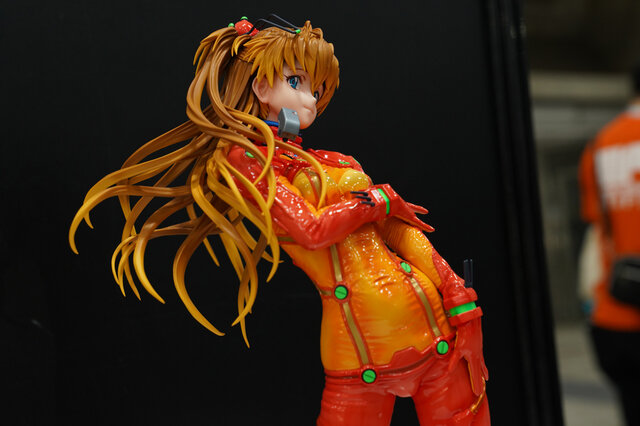 綾波レイ、アスカの大型造形物も！「エヴァワンフェス」珠玉の作品が大集結、放送30周年を記念した特別コラボ企画の様子をお届け【WF2025夏】