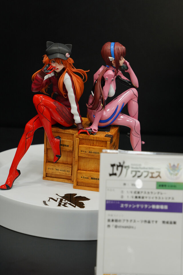 綾波レイ、アスカの大型造形物も！「エヴァワンフェス」珠玉の作品が大集結、放送30周年を記念した特別コラボ企画の様子をお届け【WF2025夏】