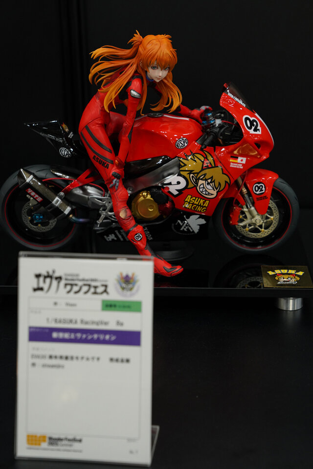 綾波レイ、アスカの大型造形物も！「エヴァワンフェス」珠玉の作品が大集結、放送30周年を記念した特別コラボ企画の様子をお届け【WF2025夏】