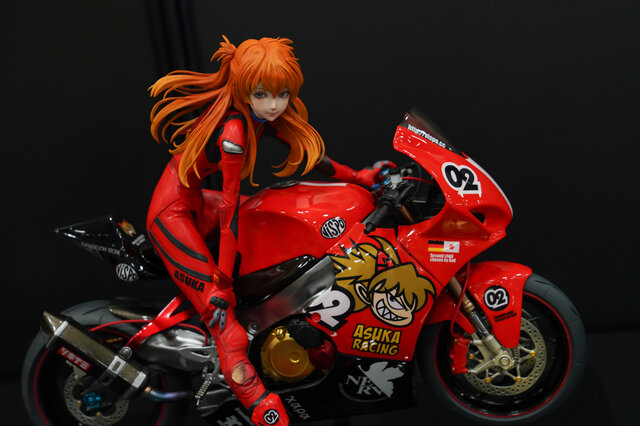 綾波レイ、アスカの大型造形物も！「エヴァワンフェス」珠玉の作品が大集結、放送30周年を記念した特別コラボ企画の様子をお届け【WF2025夏】