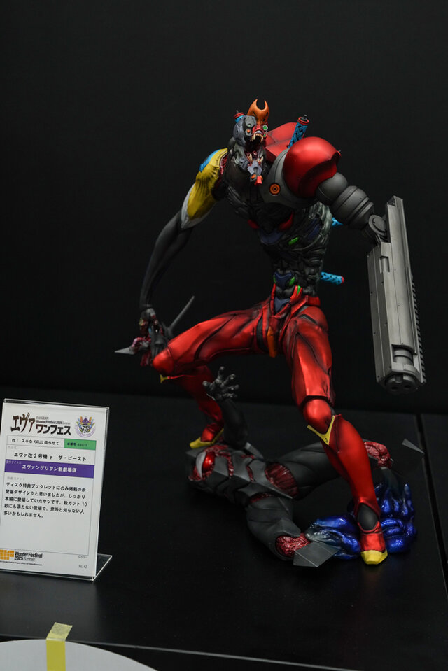 綾波レイ、アスカの大型造形物も！「エヴァワンフェス」珠玉の作品が大集結、放送30周年を記念した特別コラボ企画の様子をお届け【WF2025夏】
