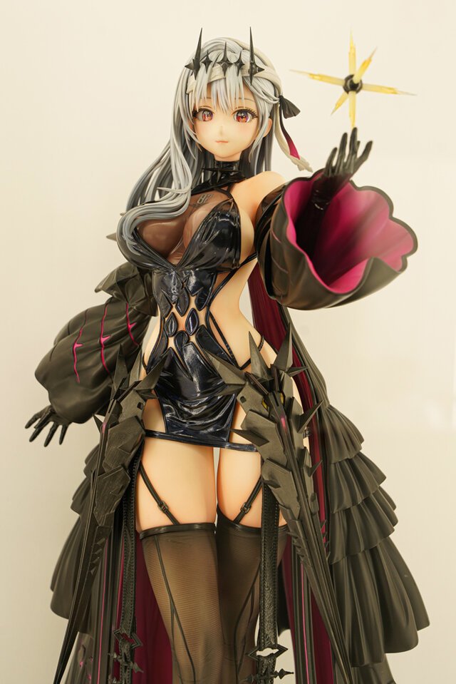 今年の夏は『NIKKE』が熱い！通常衣装から夏衣装まで、勝利の女神の麗しいフィギュアが「ワンフェス」に大集結