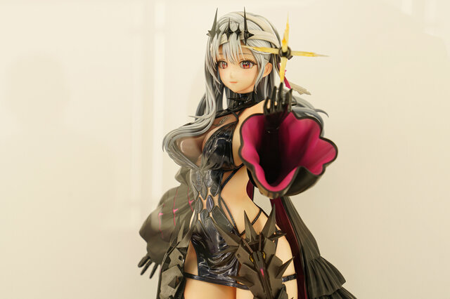 今年の夏は『NIKKE』が熱い！通常衣装から夏衣装まで、勝利の女神の麗しいフィギュアが「ワンフェス」に大集結