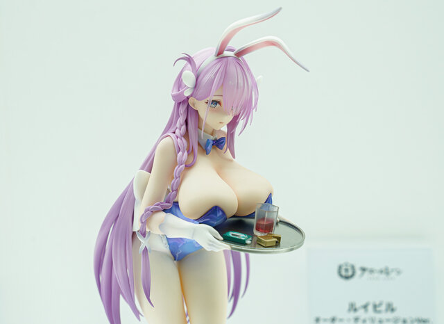 ドキッとする夏衣装から涼やかなドレスまで、「ワンフェス」に猛暑を吹き飛ばす『アズレン』『ブルアカ』美女フィギュアが集結【WF2025夏】