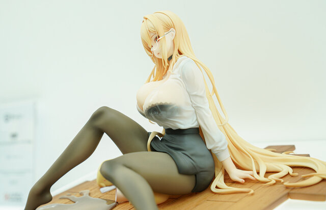 ドキッとする夏衣装から涼やかなドレスまで、「ワンフェス」に猛暑を吹き飛ばす『アズレン』『ブルアカ』美女フィギュアが集結【WF2025夏】
