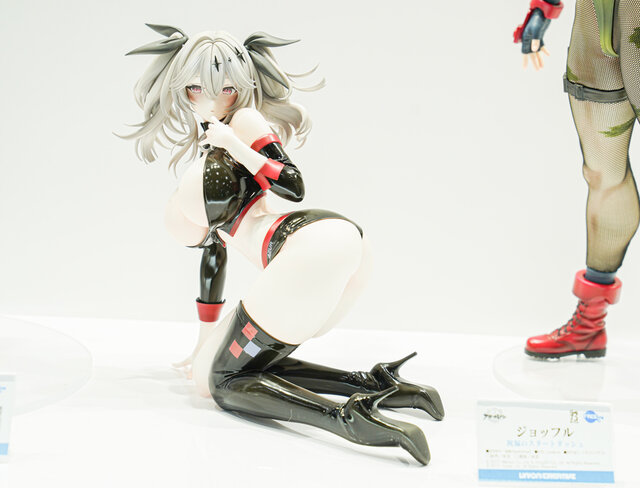 ドキッとする夏衣装から涼やかなドレスまで、「ワンフェス」に猛暑を吹き飛ばす『アズレン』『ブルアカ』美女フィギュアが集結【WF2025夏】