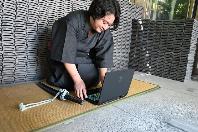 最新技術で研ぎ澄まされた名刀「MSI Katana 15HX B14Wシリーズ」を極めるために居合抜刀の達人に教えを乞う…“優れたゲーミングノート”と“優れた刀”は似ているのだ！
