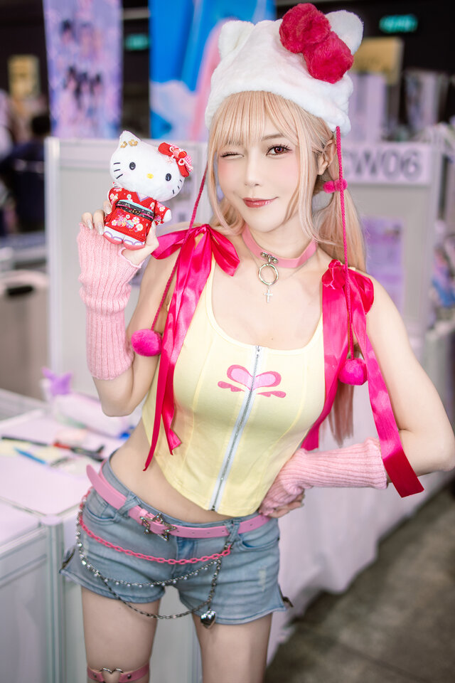 喜多川海夢（ハローキティコラボ）「その着せ替え人形は恋をする」／Rumi（Instagram：rumiibabe）
