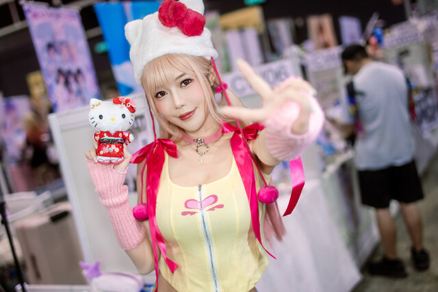 喜多川海夢（ハローキティコラボ）「その着せ替え人形は恋をする」／Rumi（Instagram：rumiibabe）