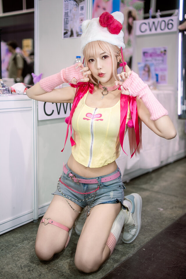 喜多川海夢（ハローキティコラボ）「その着せ替え人形は恋をする」／Rumi（Instagram：rumiibabe）