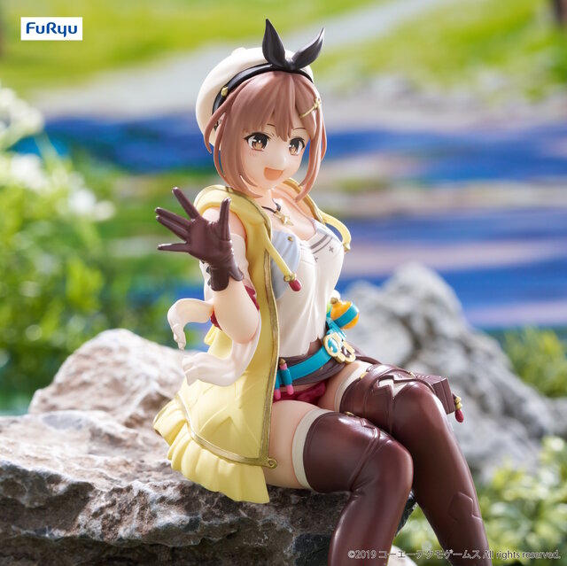 太ももが蓋を抑えてくれる！「ライザ」ぬーどるストッパーフィギュアが登場