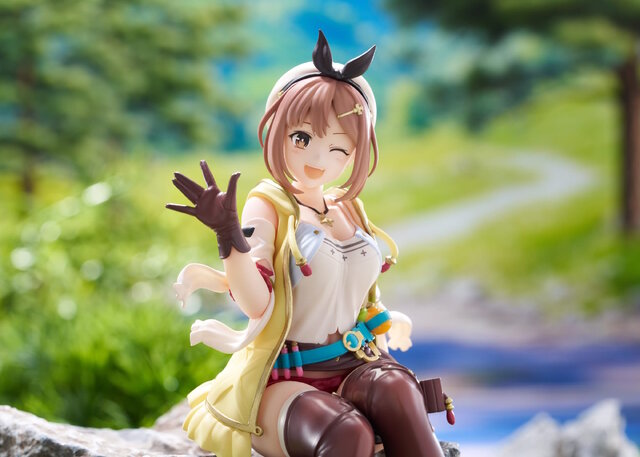 太ももが蓋を抑えてくれる！「ライザ」ぬーどるストッパーフィギュアが登場