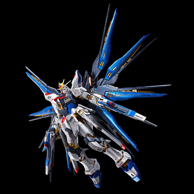 RGガンプラ「ストフリ」「デスティニー」のチタニウムフィニッシュ仕様が再販！ディスプレイを一層華やかにする「光の翼」も同時予約