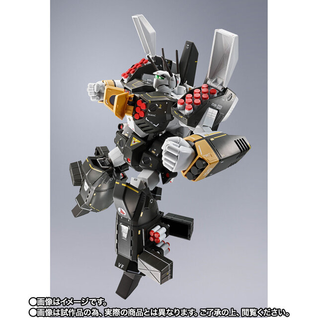幻のアーマードが特別仕様カラーリングに！「マクロス」より「DX超合金 VF-1S アーマードバルキリー（ロイ・フォッカースペシャル）」が商品化