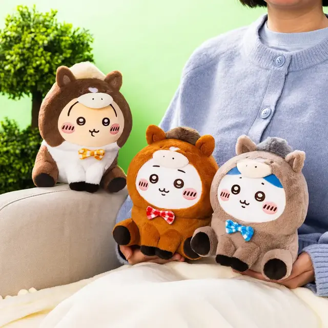 「ちいかわ ハッピーバッグ2026（午年）」が予約受付中！馬になったぬいぐるみや、ユニークな絵柄のポストカードブックなど計9アイテムセット