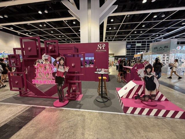 【コスプレ】伊織もえがトランプカードに！？ミニスカート×網ニーハイが可愛すぎて、香港のファンたちの心をグッと掴む【写真15枚】