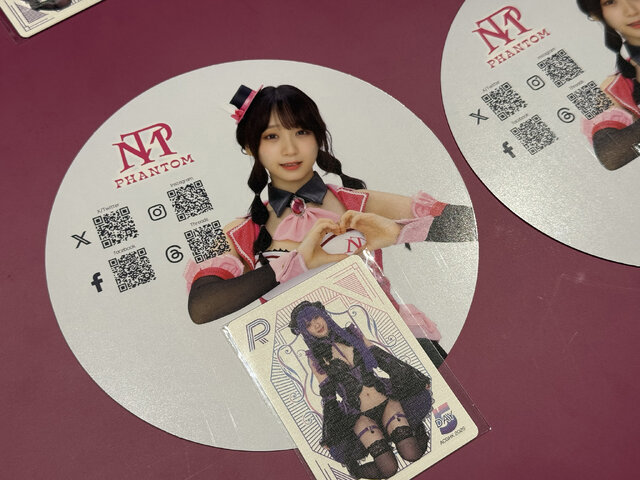 【コスプレ】伊織もえがトランプカードに！？ミニスカート×網ニーハイが可愛すぎて、香港のファンたちの心をグッと掴む【写真15枚】