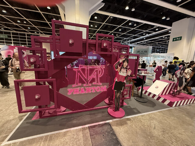 【コスプレ】伊織もえがトランプカードに！？ミニスカート×網ニーハイが可愛すぎて、香港のファンたちの心をグッと掴む【写真15枚】