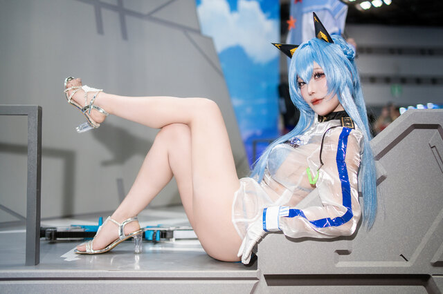 ヘルム『勝利の女神:NIKKE』／切切キリコ（X：@celia_aya）
