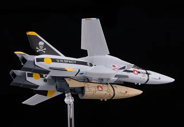 「超時空要塞マクロス」第1話にて主人公・一条輝が乗り込んだ複座型のバルキリー「VF-1D」がプラモ化！コックピットにリン・ミンメイを乗せることも可能