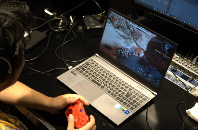 新作メカACT『DAEMON X MACHINA TITANIC SCION』テーマソングをGame*Sparkで勝手に制作。先行プレイ動画に乗せて「魂が燃えるハイスピードメカアクション」を感じてみよう