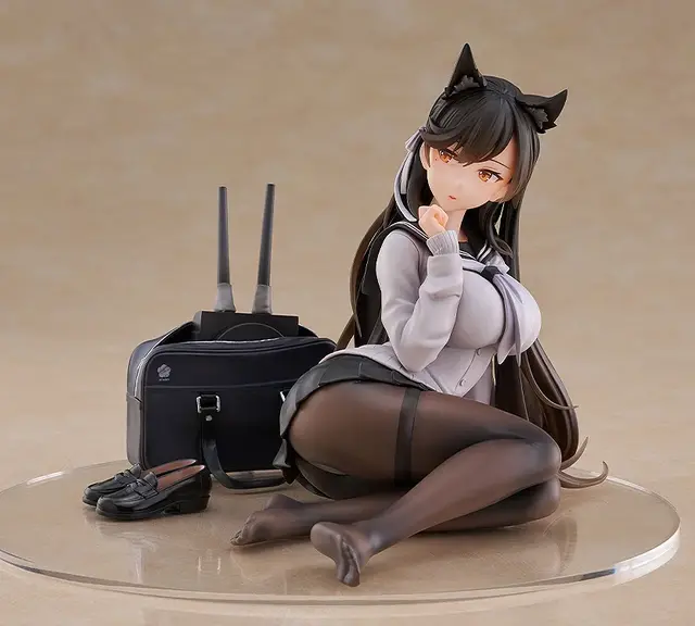 スカートから覗く黒ストッキングに包まれた太もも…！『アズレン』より「愛宕」が制服衣装「学園トロイメライ」でフィギュア化
