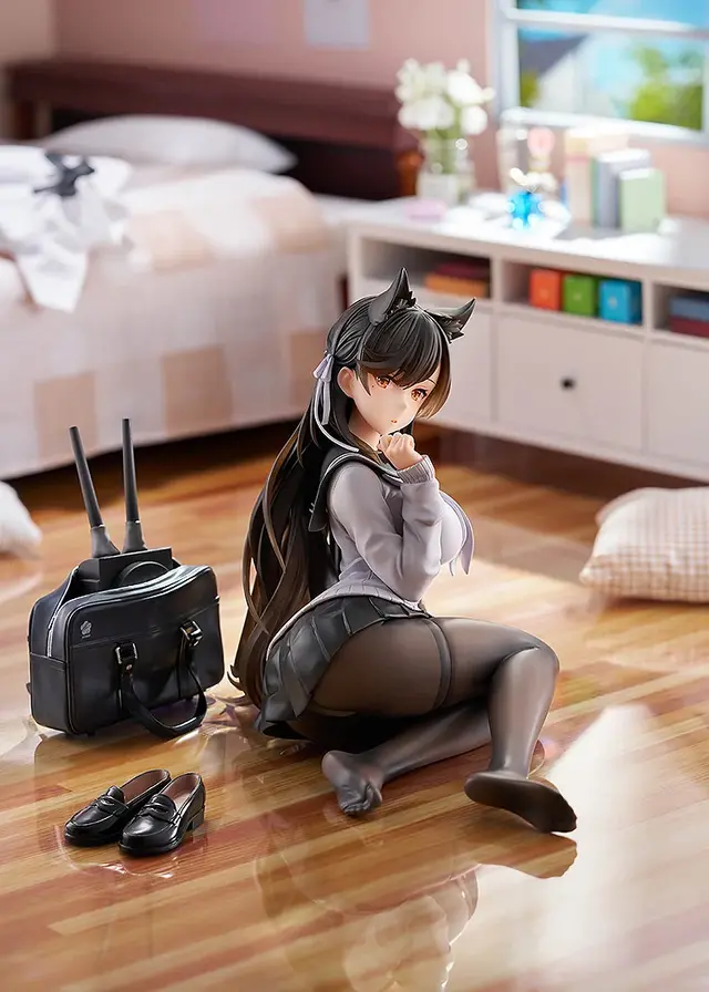 スカートから覗く黒ストッキングに包まれた太もも…！『アズレン』より「愛宕」が制服衣装「学園トロイメライ」でフィギュア化