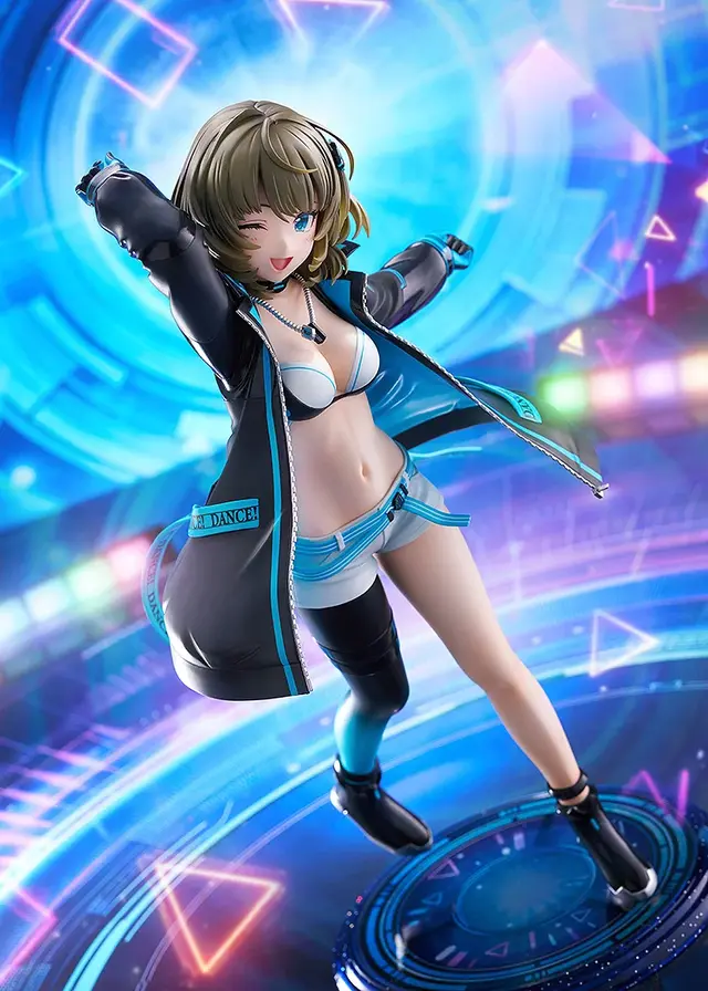 ジャケットの下には大胆なダンス衣装！『デレマス』より「高垣楓」1/7スケールフィギュアが予約受付開始ーブラックライトを当てることで青く発光